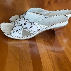 White sandals with stitching trim